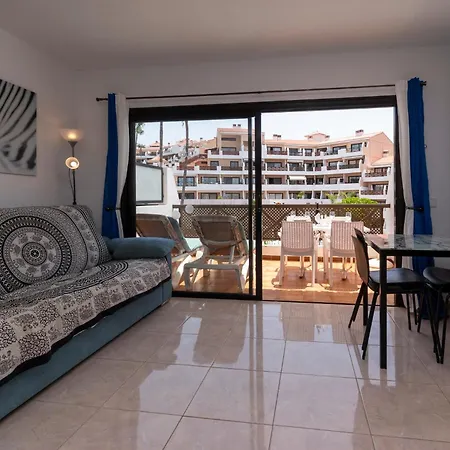 Tranquil 1 Bedroom Communal Heated Pool Apartman *