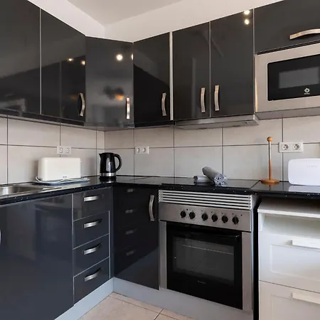 Tranquil 1 Bedroom Communal Heated Pool