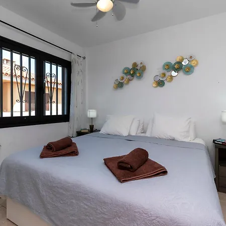 아파트 Tranquil 1 Bedroom Communal Heated Pool