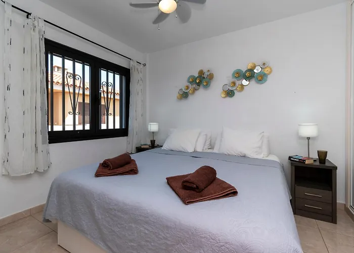 Appartement Tranquil 1 Bedroom Communal Heated Pool